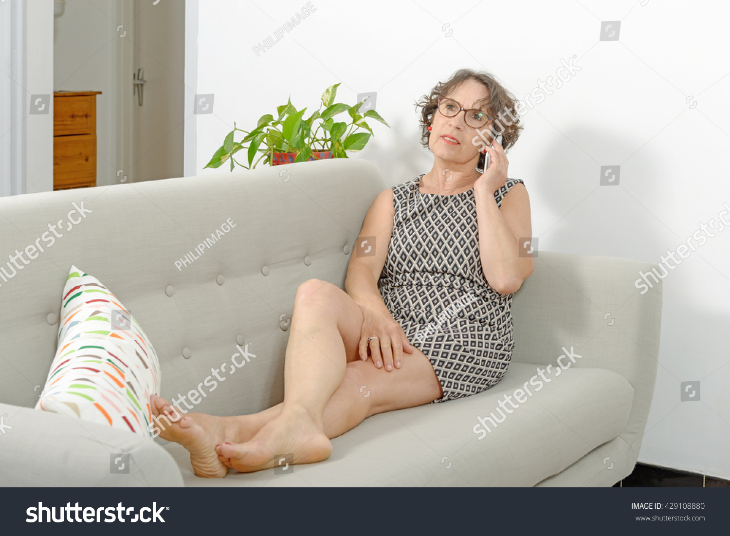 взрослые женщины сидя фото