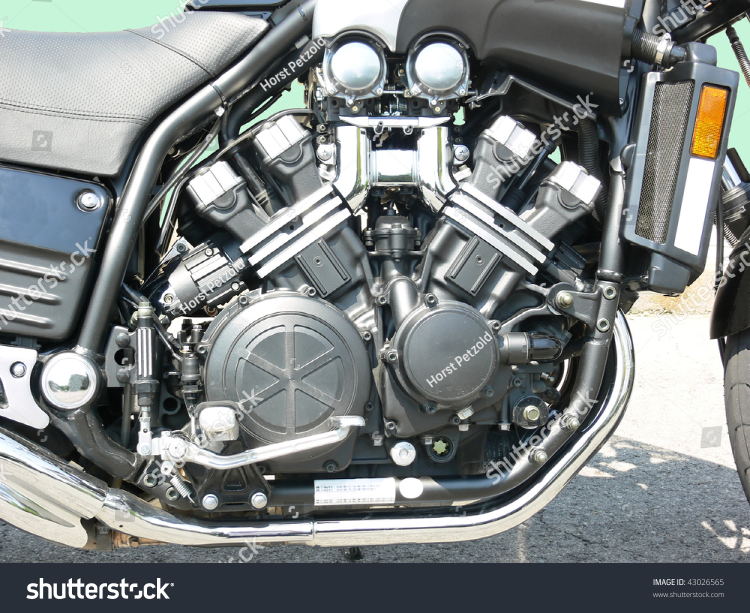 4 cylinder motorcycle engine