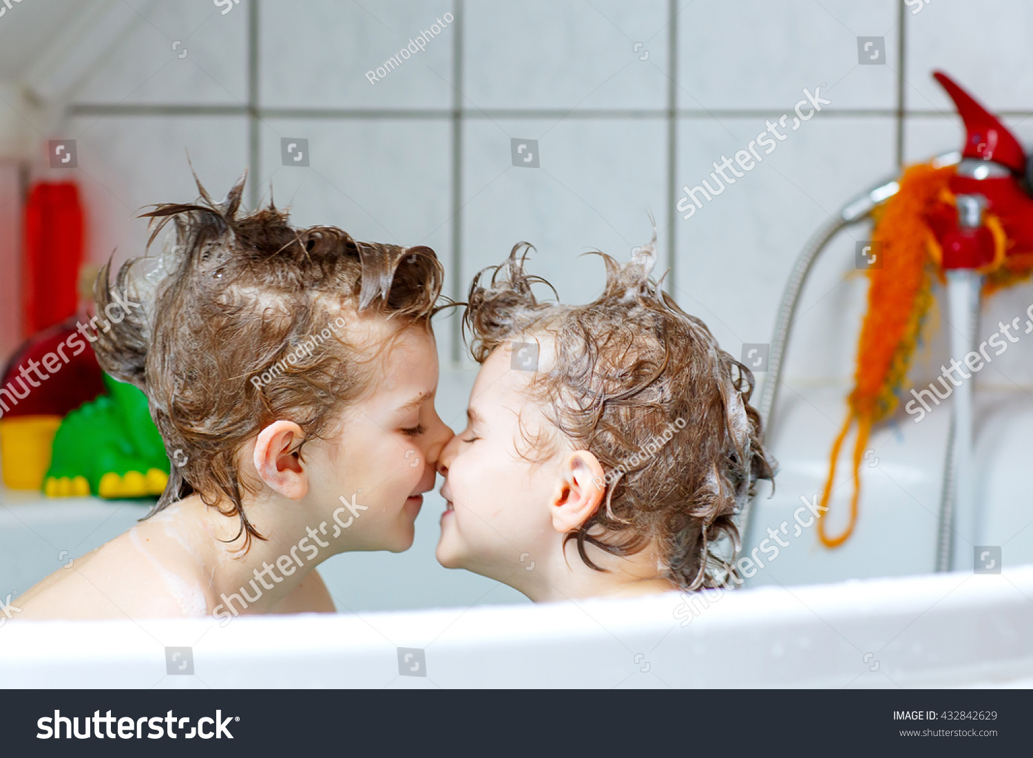 2 сестры в ванной