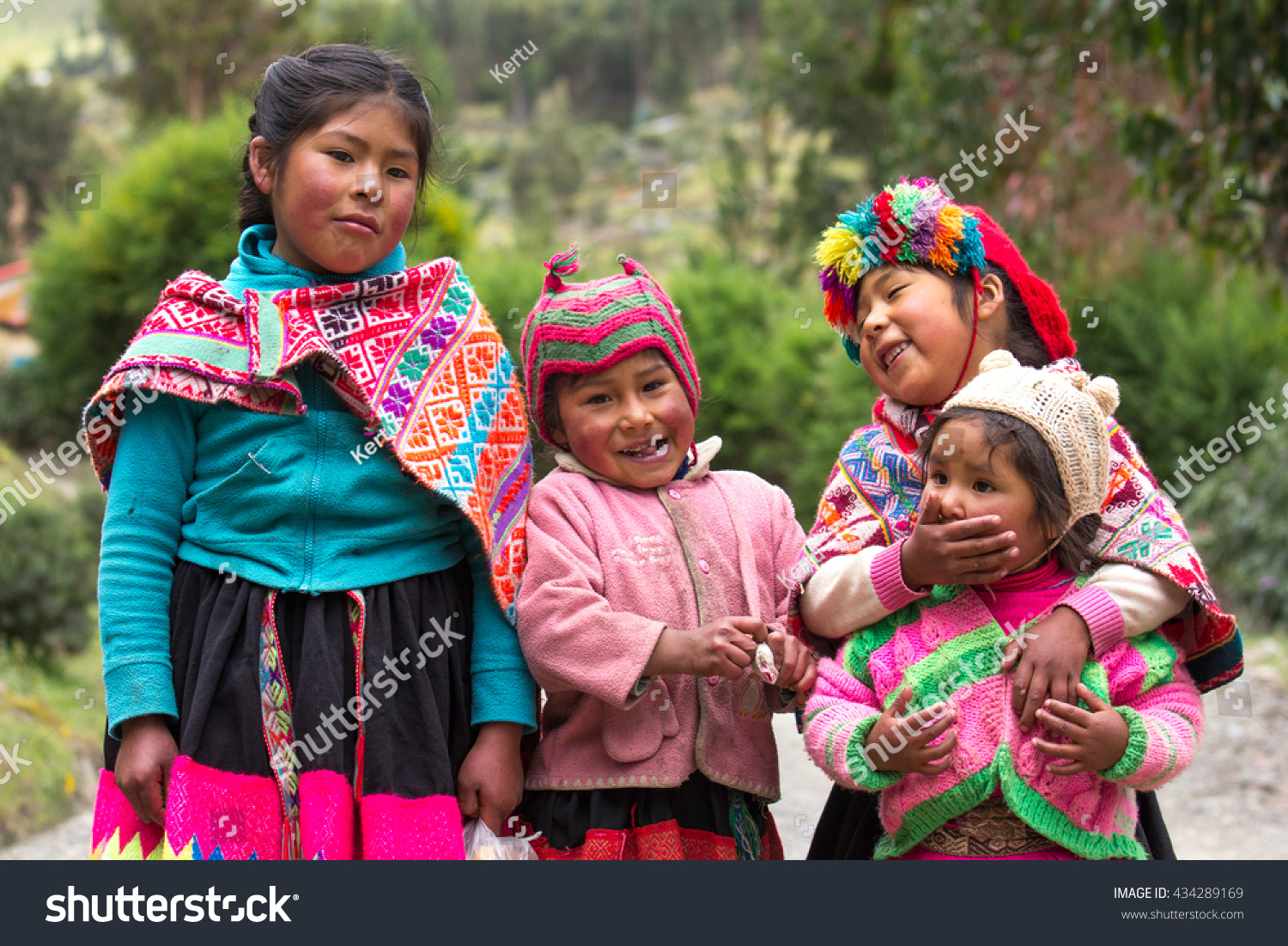 Quechua Girls Traditional Clothing Sacred Valley Stock Photo 434289169 ...