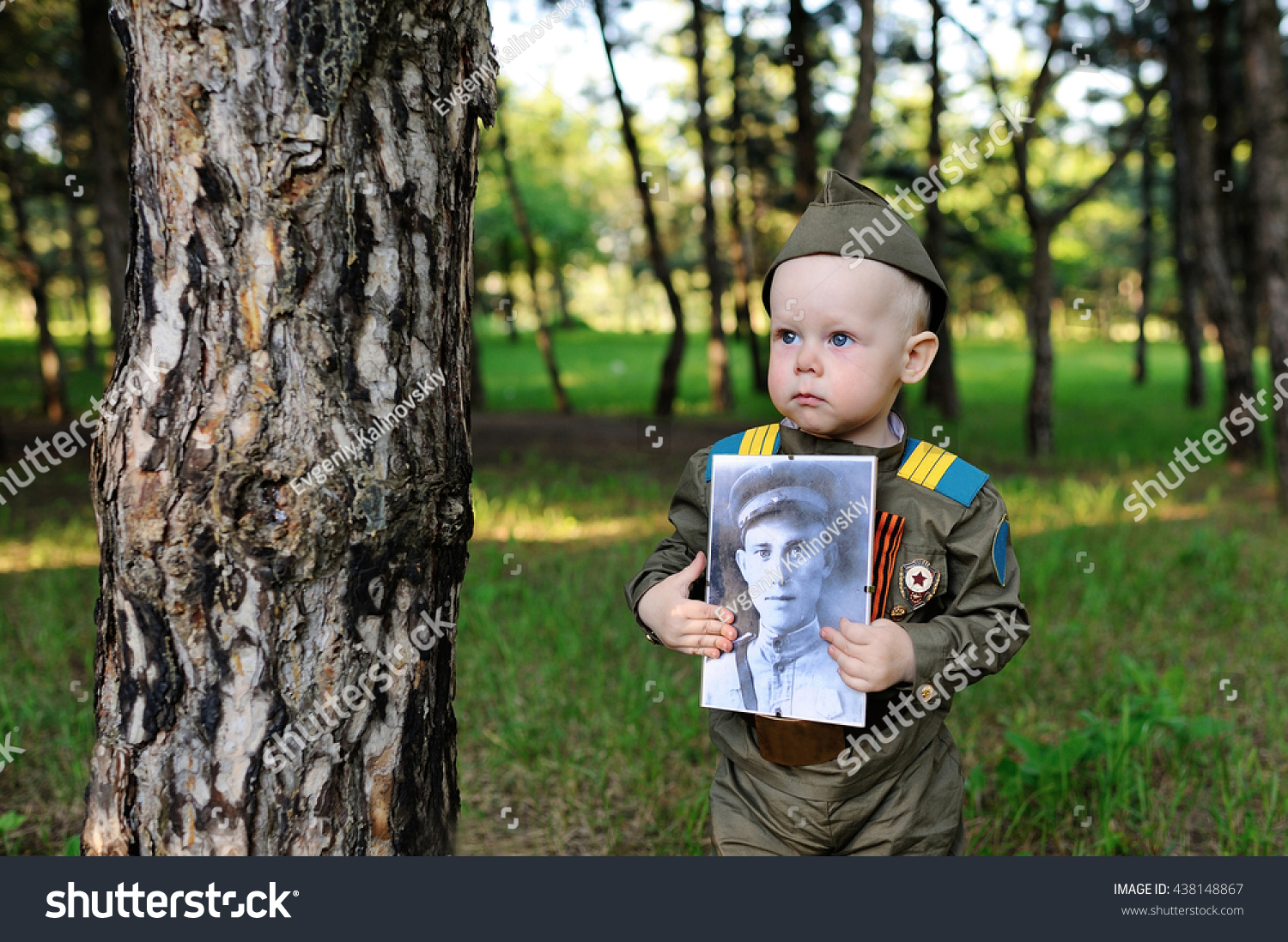 Фотосессия с портретом ветерана в руках