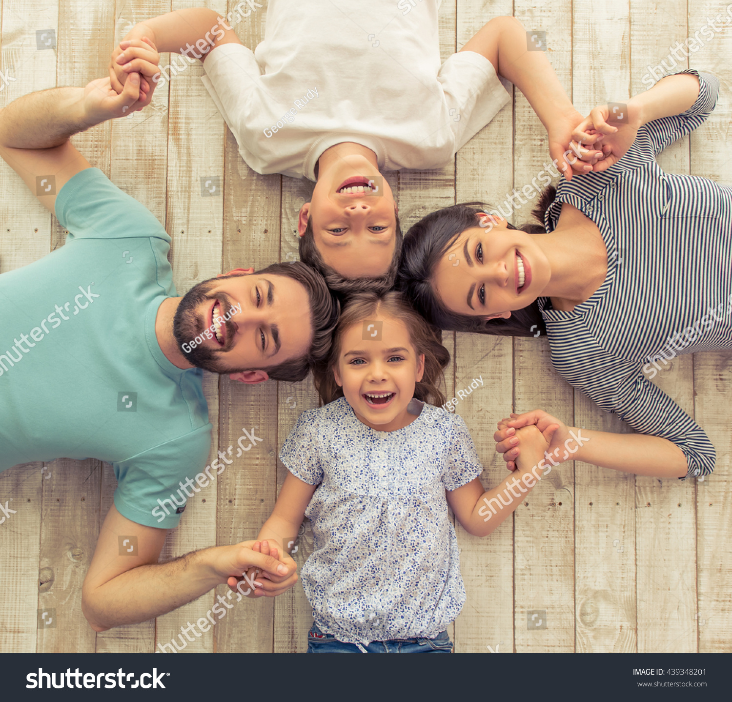 Дружная веселая семья