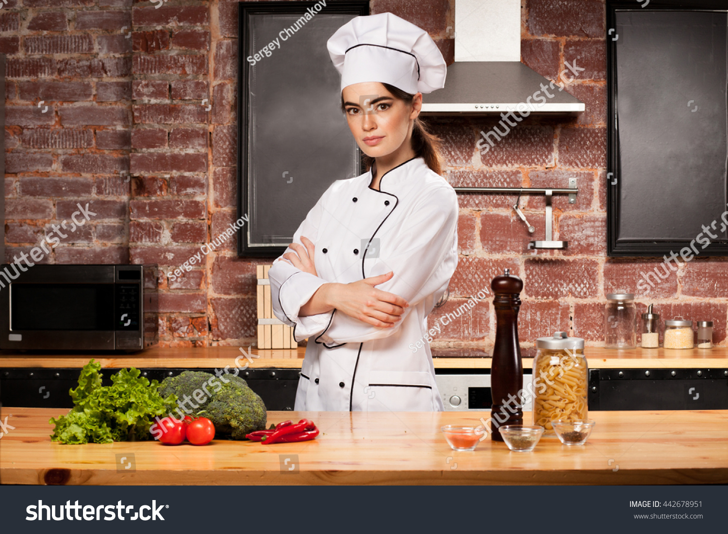 Lady chef. Девушка повар. Красивая девушка повар. Шеф повар женщина. Повариха на кухне.