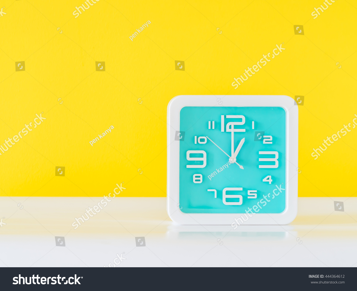 2,354 Clock 1 Am Images, Stock Photos & Vectors | Shutterstock