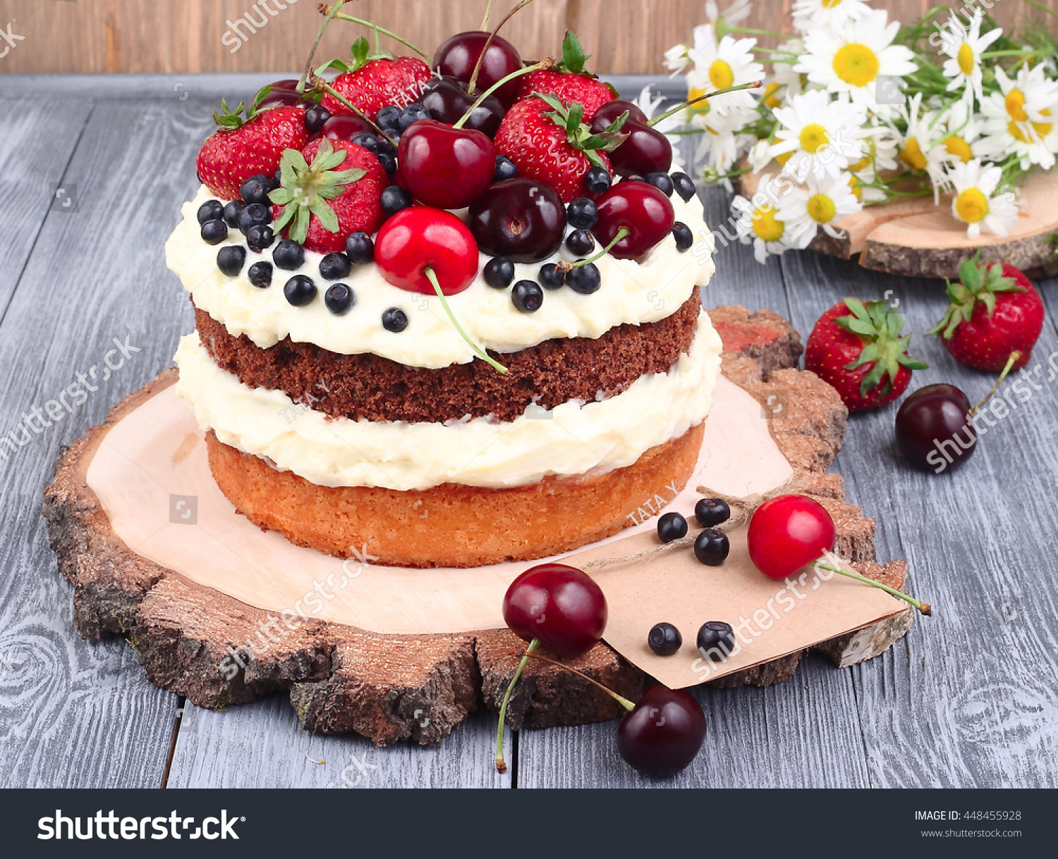 Ягодно бисквитный торт. Красивые тортики. Красивые торты. Бисквитный торт. Летний торт.