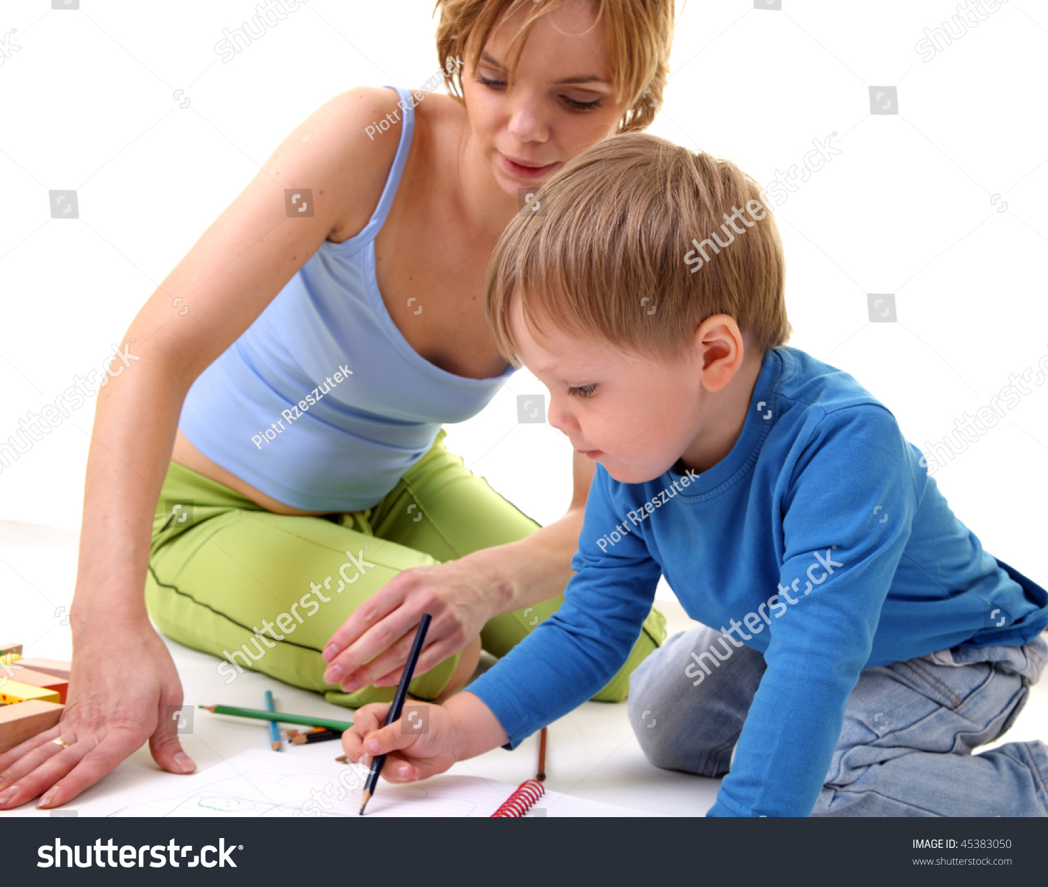 Русская мама учит сына заниматься. Красивая мама учит сына. Зрелая обучает мальчика. Мать учит ребёнка секксу. Фото как мама учит детей.