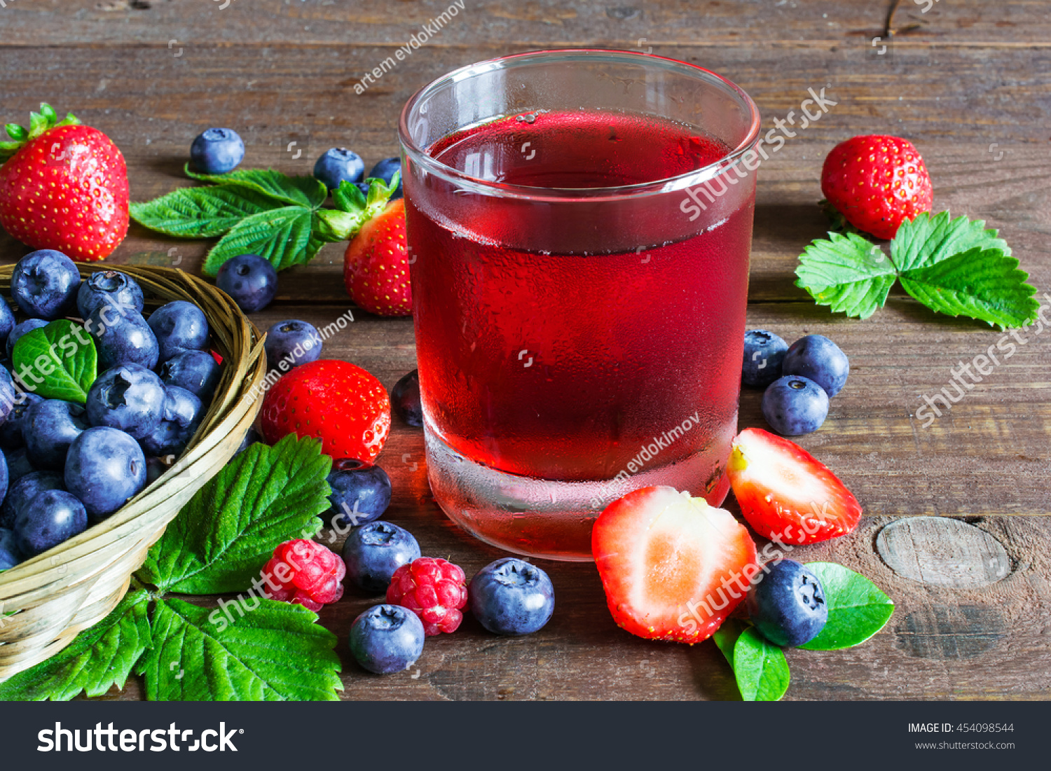 Густой напиток из ягод 5. Ягодный сок. Картинка сок из ягод. Яблоч сок с ягодами. Картинки с соками и ягодами.