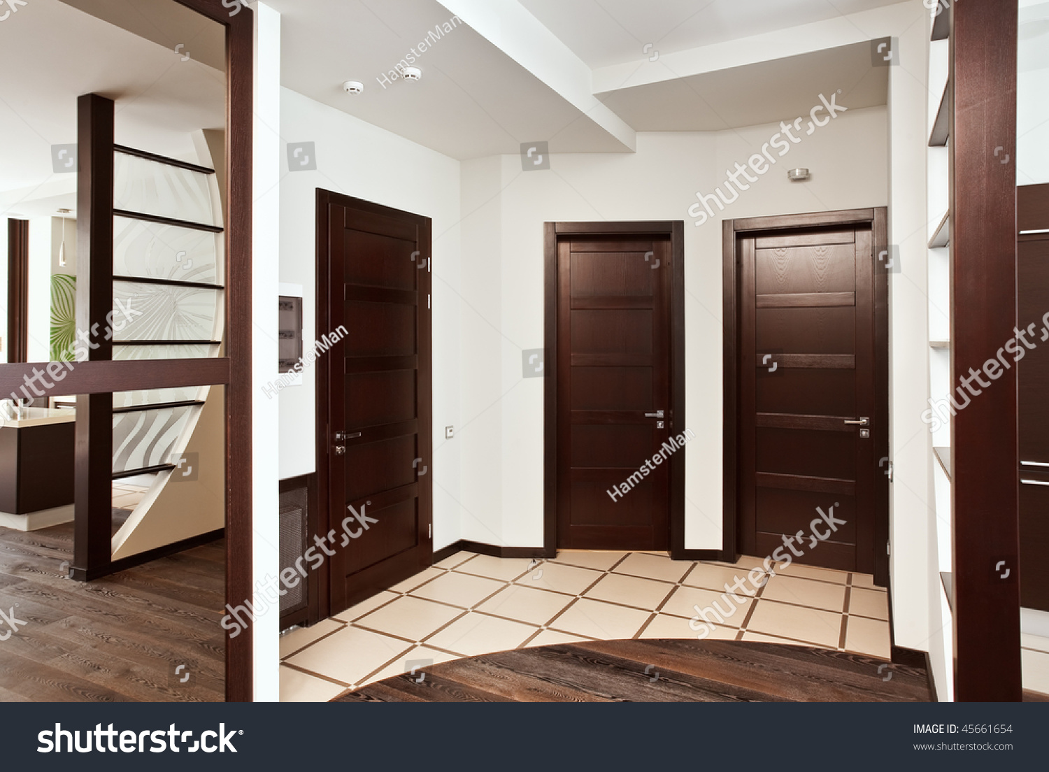 ламинат в интерьере квартиры в сочетании с дверями
