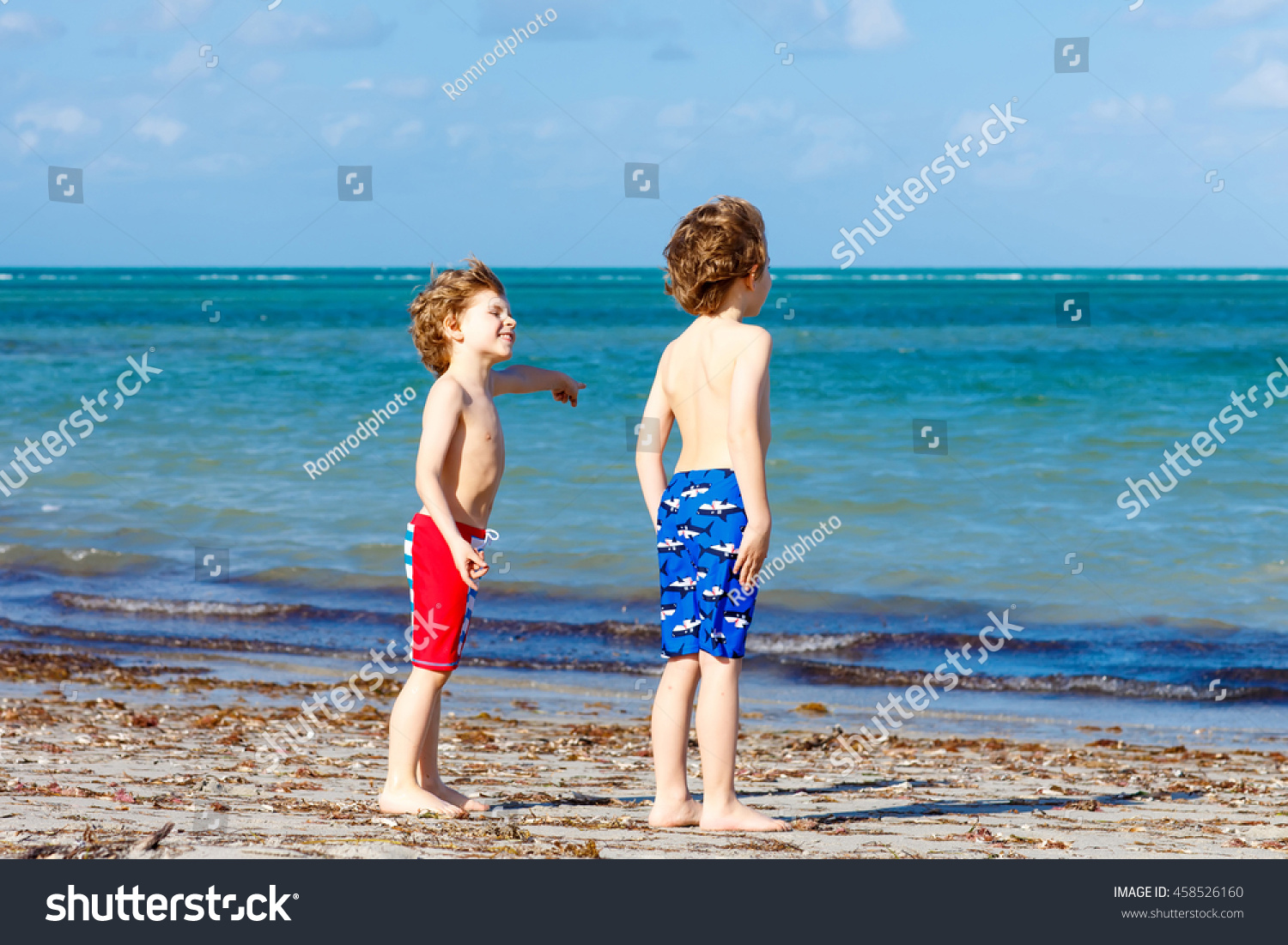 порно маленькие мальчики пляж фото 77