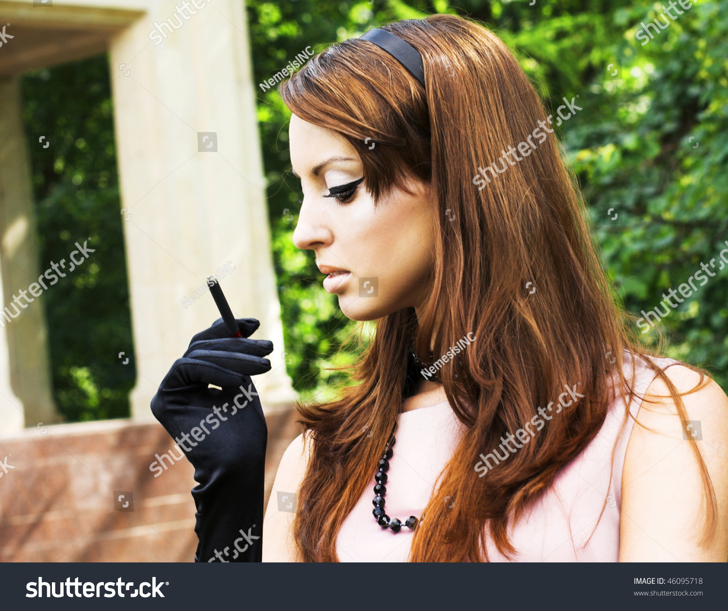 women smoking gloves