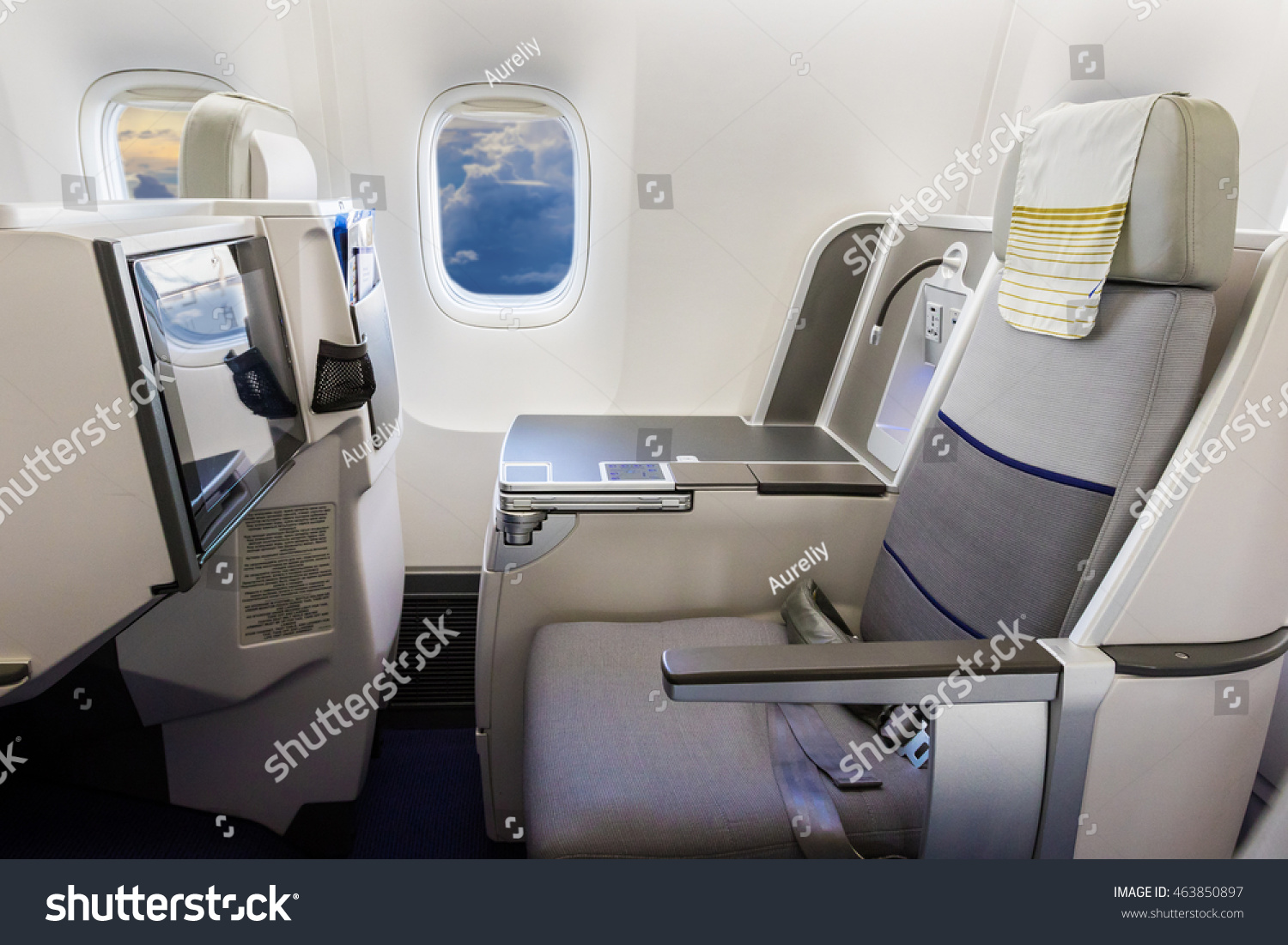 Airplane Cabin Business Class Interior View Stock Photo 463850897 ...