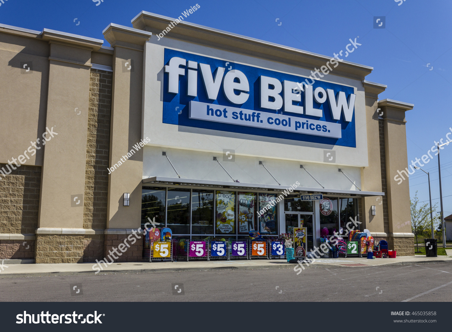 Muncie Circa August 2016 Five Below Stock Photo 465035858 | Shutterstock