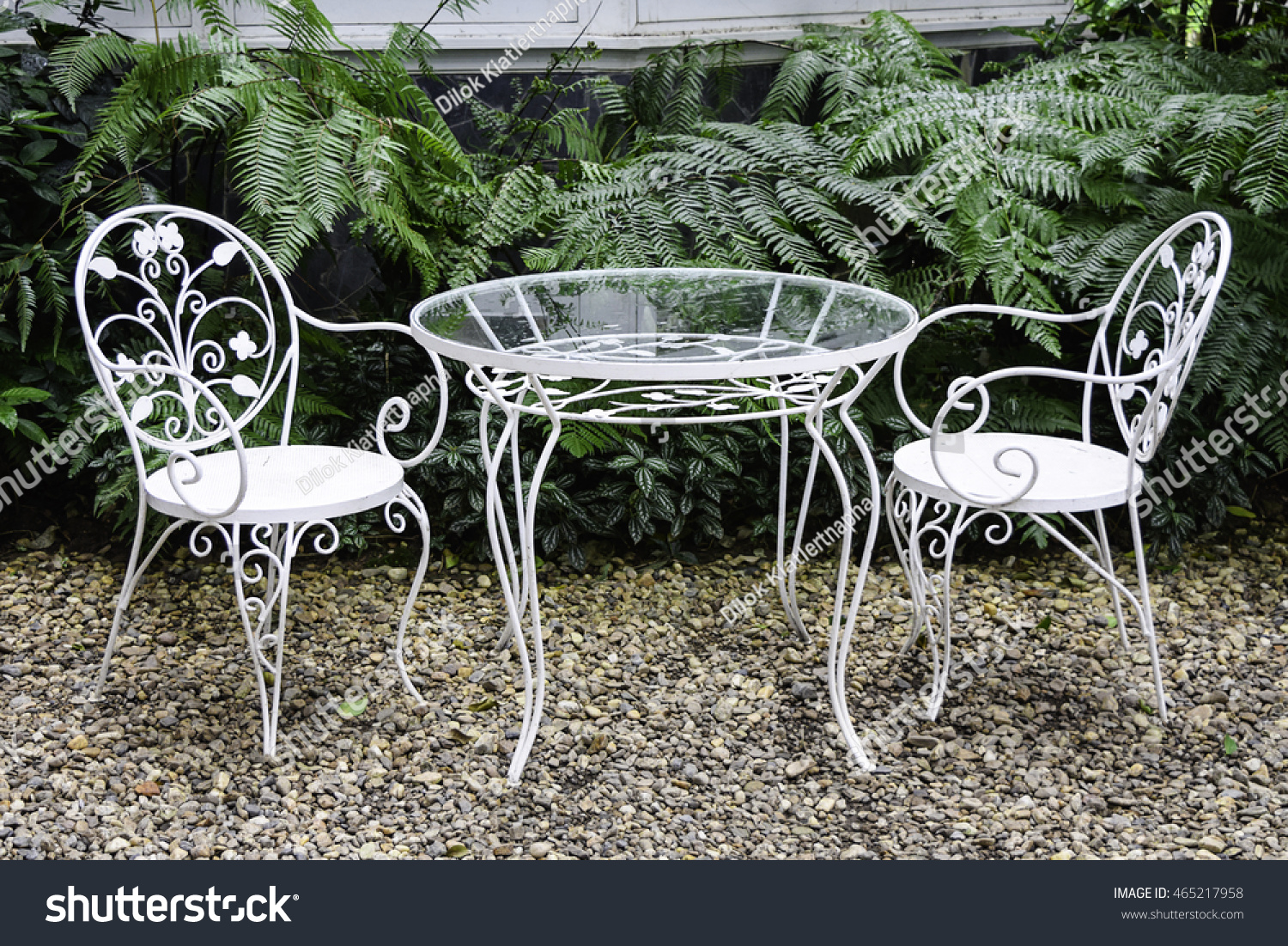 Садовая кованная мебель белого цвета
