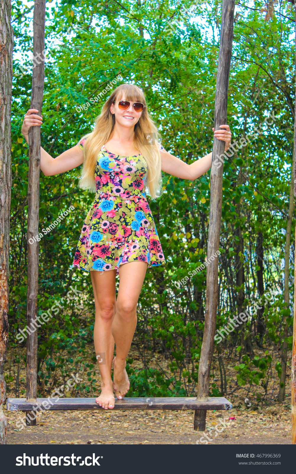 https://image.shutterstock.com/shutterstock/photos/467996369/display_1500/stock-photo-young-beautiful-woman-swinging-on-natural-background-467996369.jpg