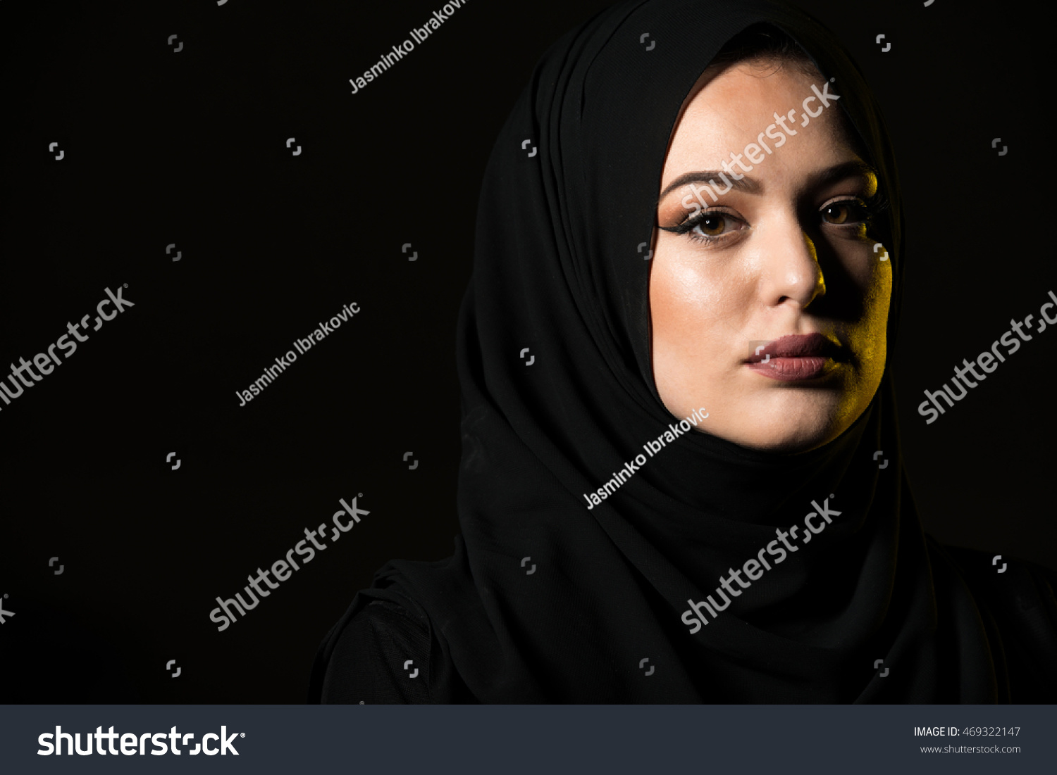 Pretty Young Caucasian Muslim Woman Posses Stock Photo 469322147 ...