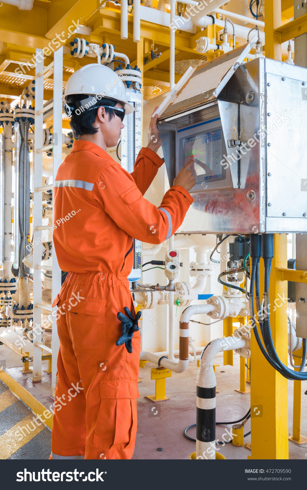 Offshore Oil Rig Worker Production Operator Stock Photo 472709590 ...