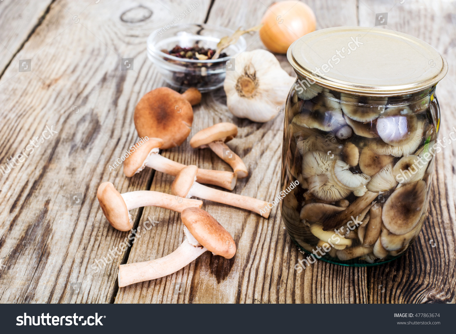 Белые грибы консервированные
