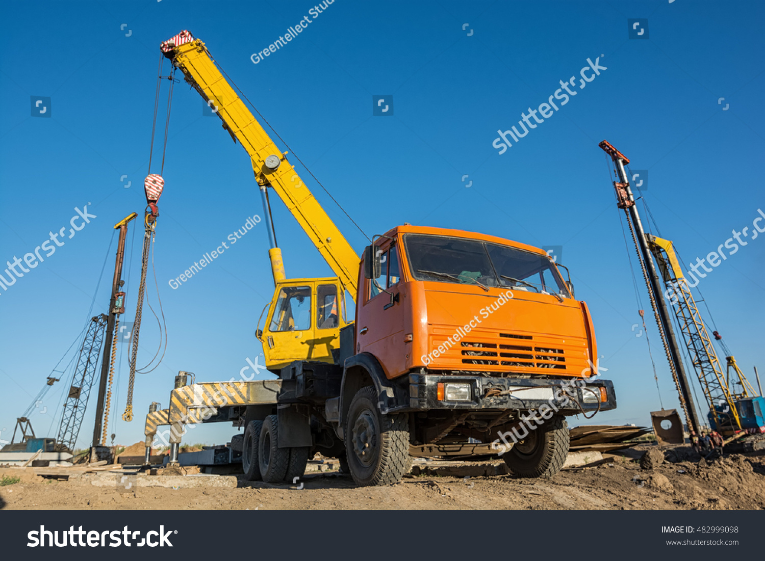 481 Crawler mounted Images, Stock Photos & Vectors | Shutterstock