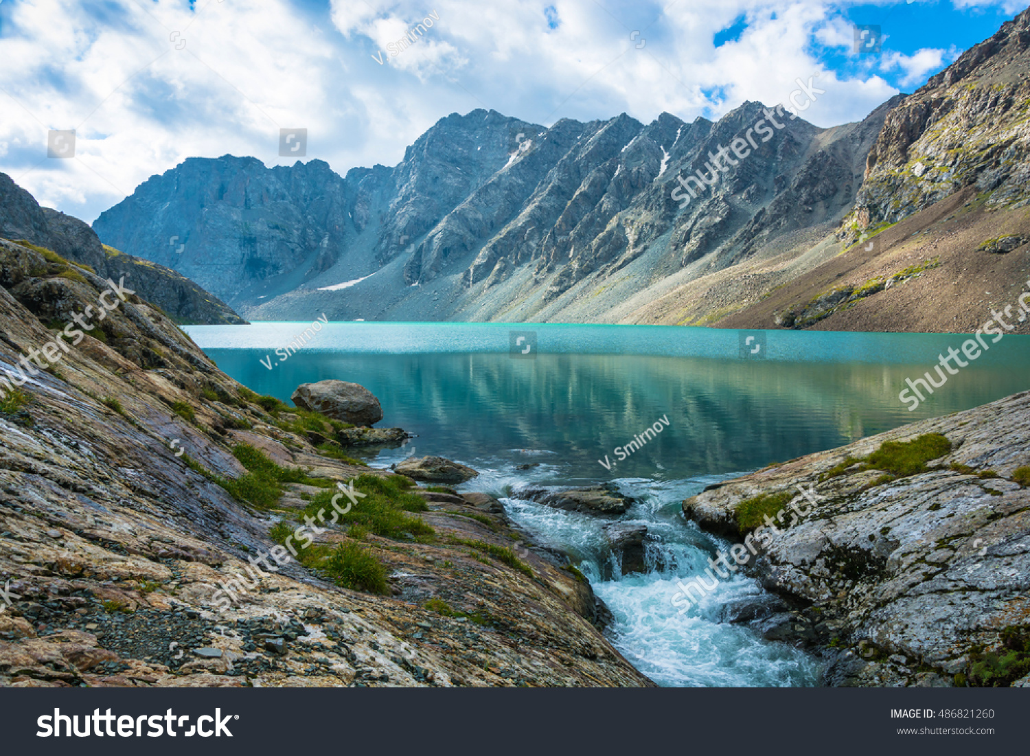 Горное озеро Киргизия ала Куль