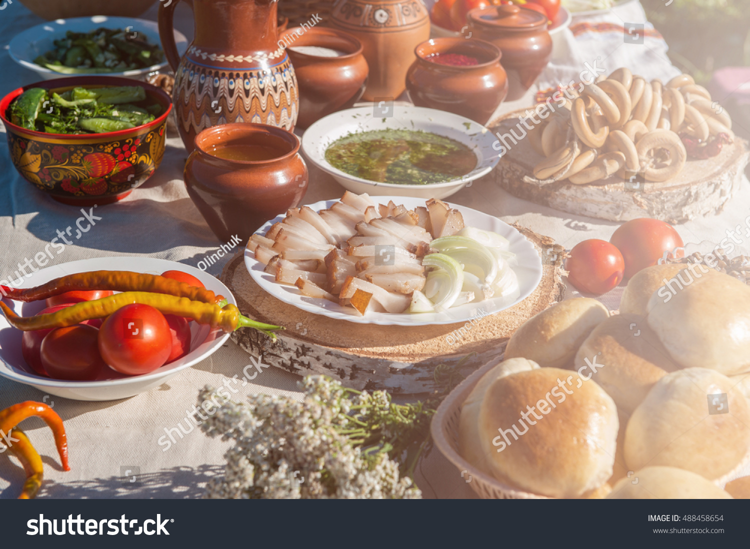 Russian table. Грузия еда фото. Русский стол с едой с водой. Traditional Russian Table with food. Иллюстрация грузины за столом.