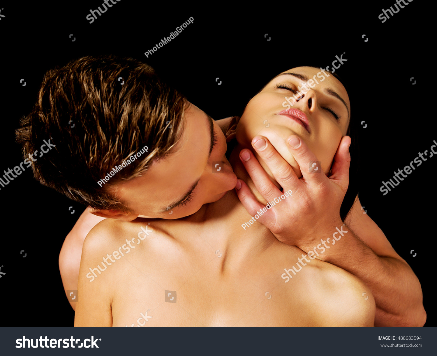 сон парень целует грудь фото 19