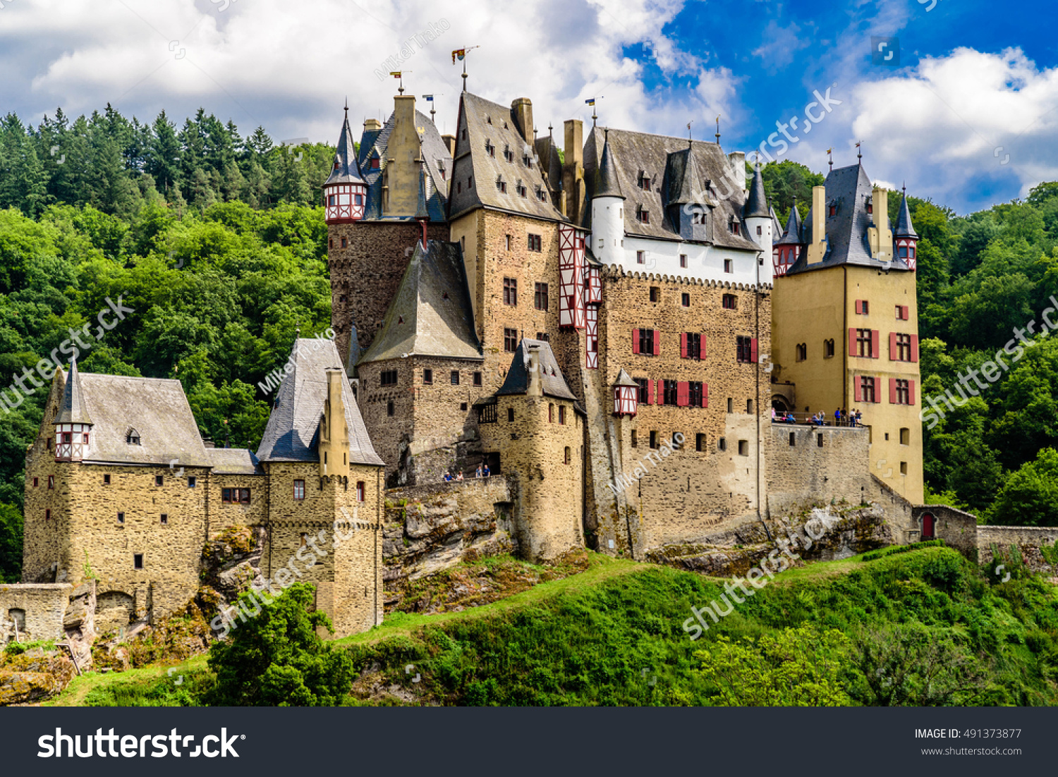 Beautiful germany. Замок Бург Эльц Германия. Замок Эльц Рейнланд-Пфальц Германия. Замок Элис Кастл Германия. Замок Рослау Германия.