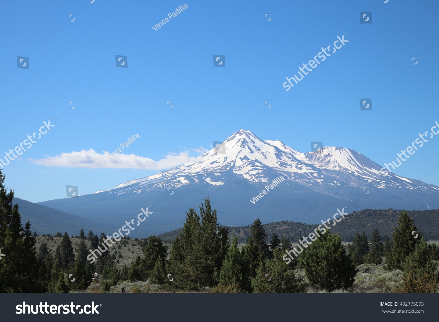 Mount Shasta Snow Blue Sky Stock Photo 492775093 | Shutterstock