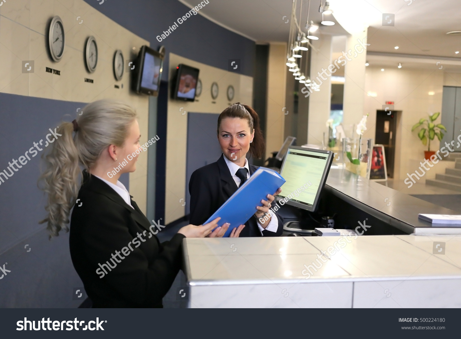 receptioner hotel cod cor