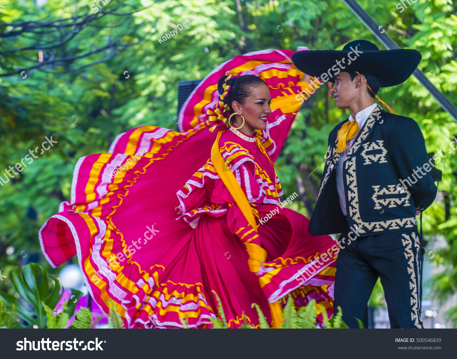 80,352 Folkloric Dance Images, Stock Photos & Vectors | Shutterstock