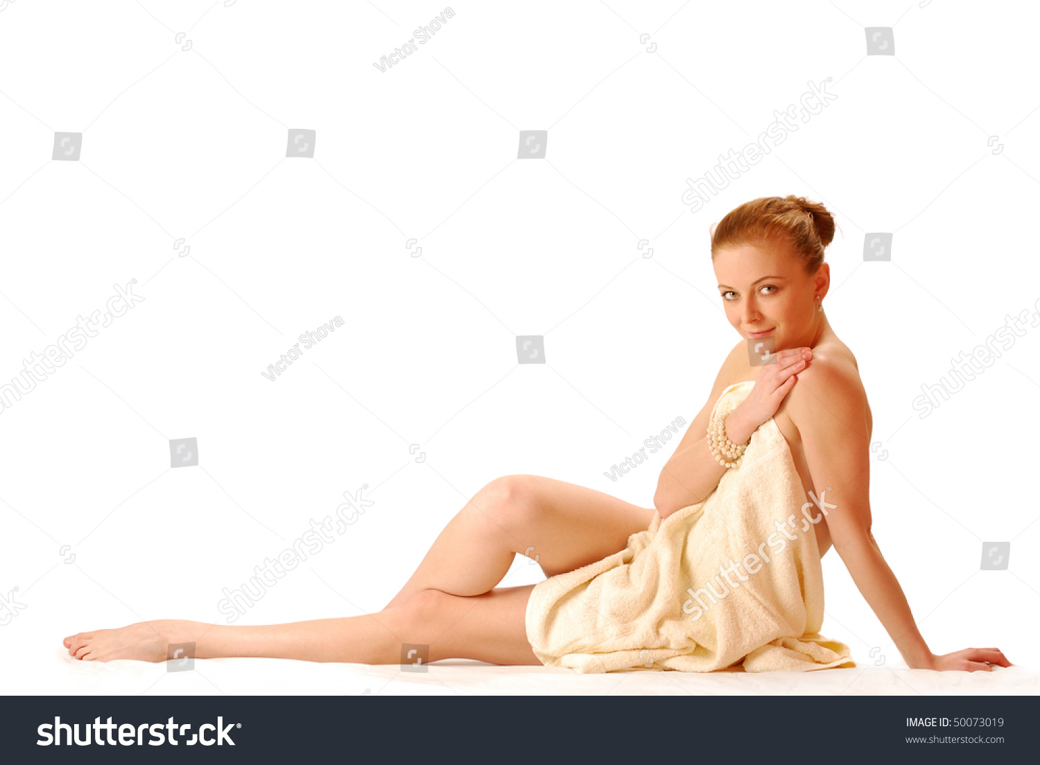 Zdj Cie Stockowe Beautiful Naked Woman Covered Towel Posing Shutterstock