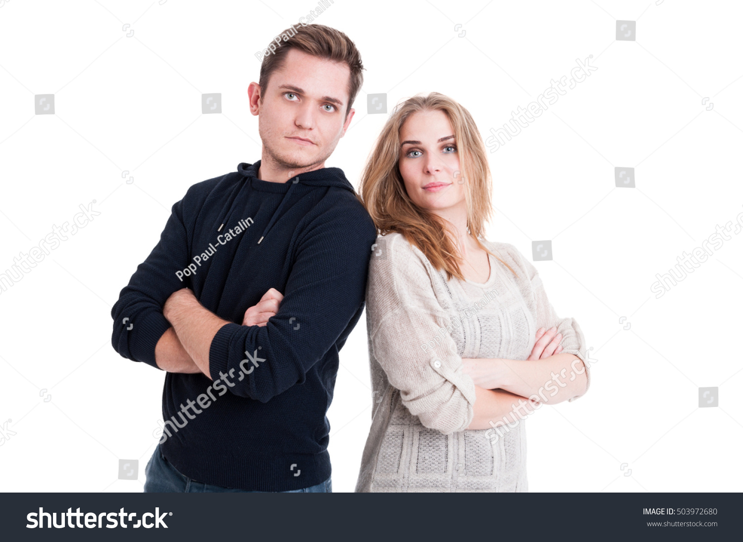 Парень и девушка стоят рядом