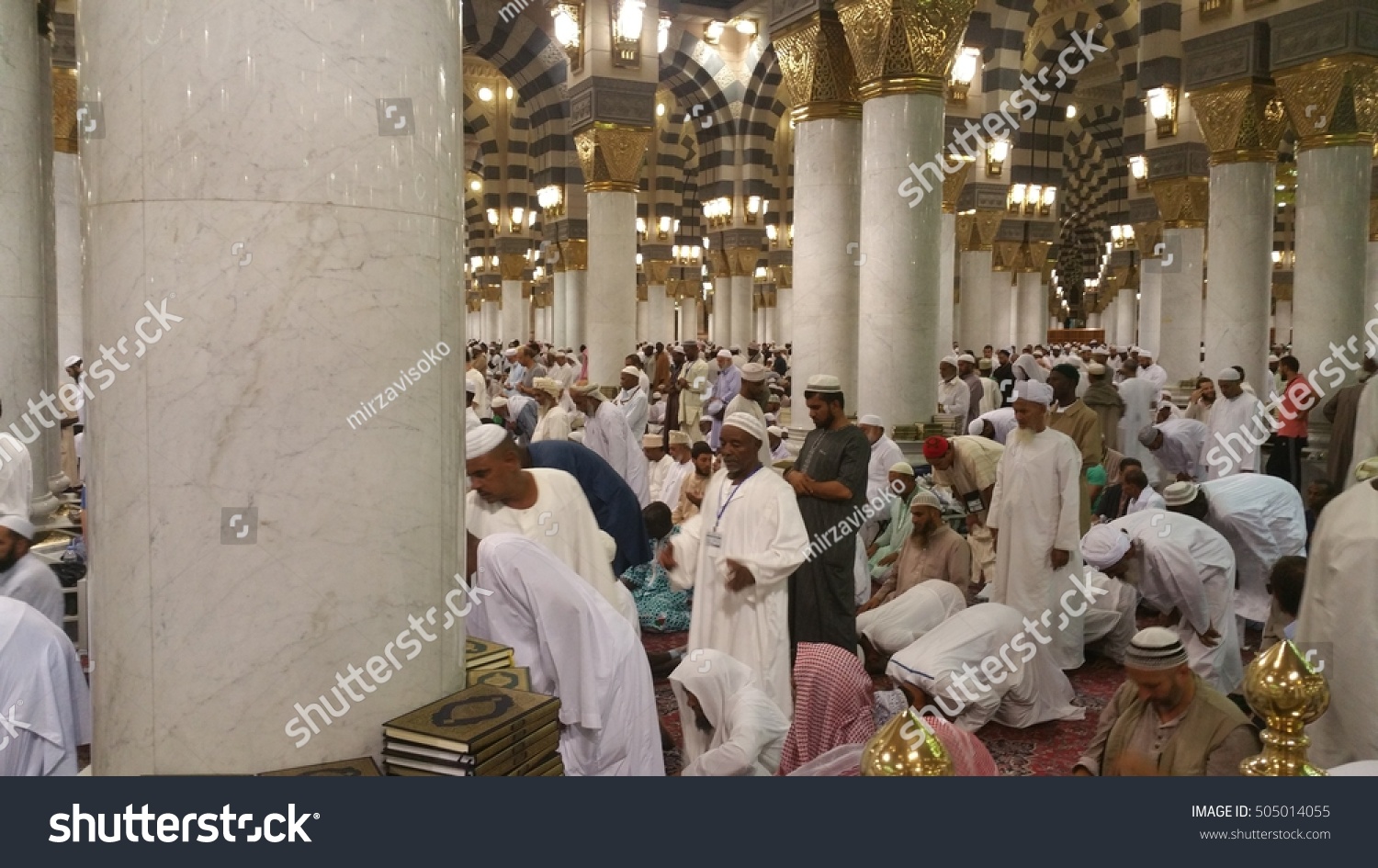 Al Madinah Saudi Arabia Muslims Praying Stock Photo 505014055 ...