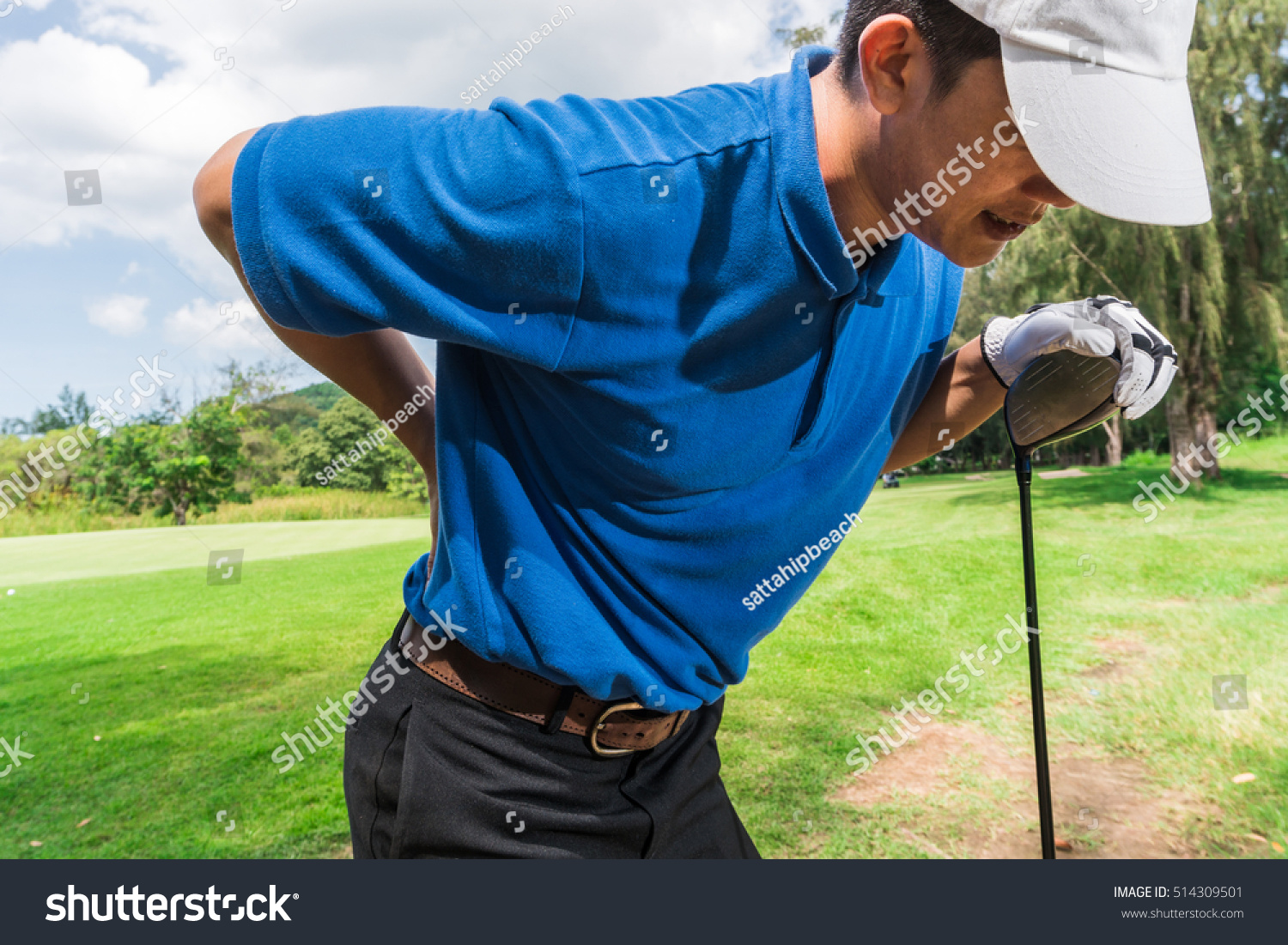 Стоковая фотография 514309501: Golfer Back Shoulder Pain During ...