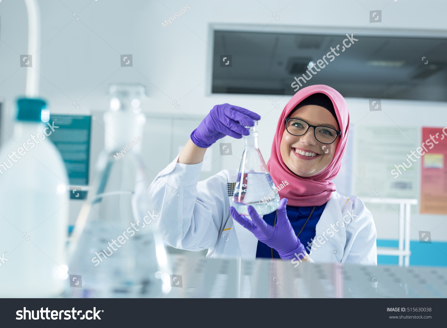 Muslim Lab Worker Hijab Researcher Doing Stock Photo 515630038 ...