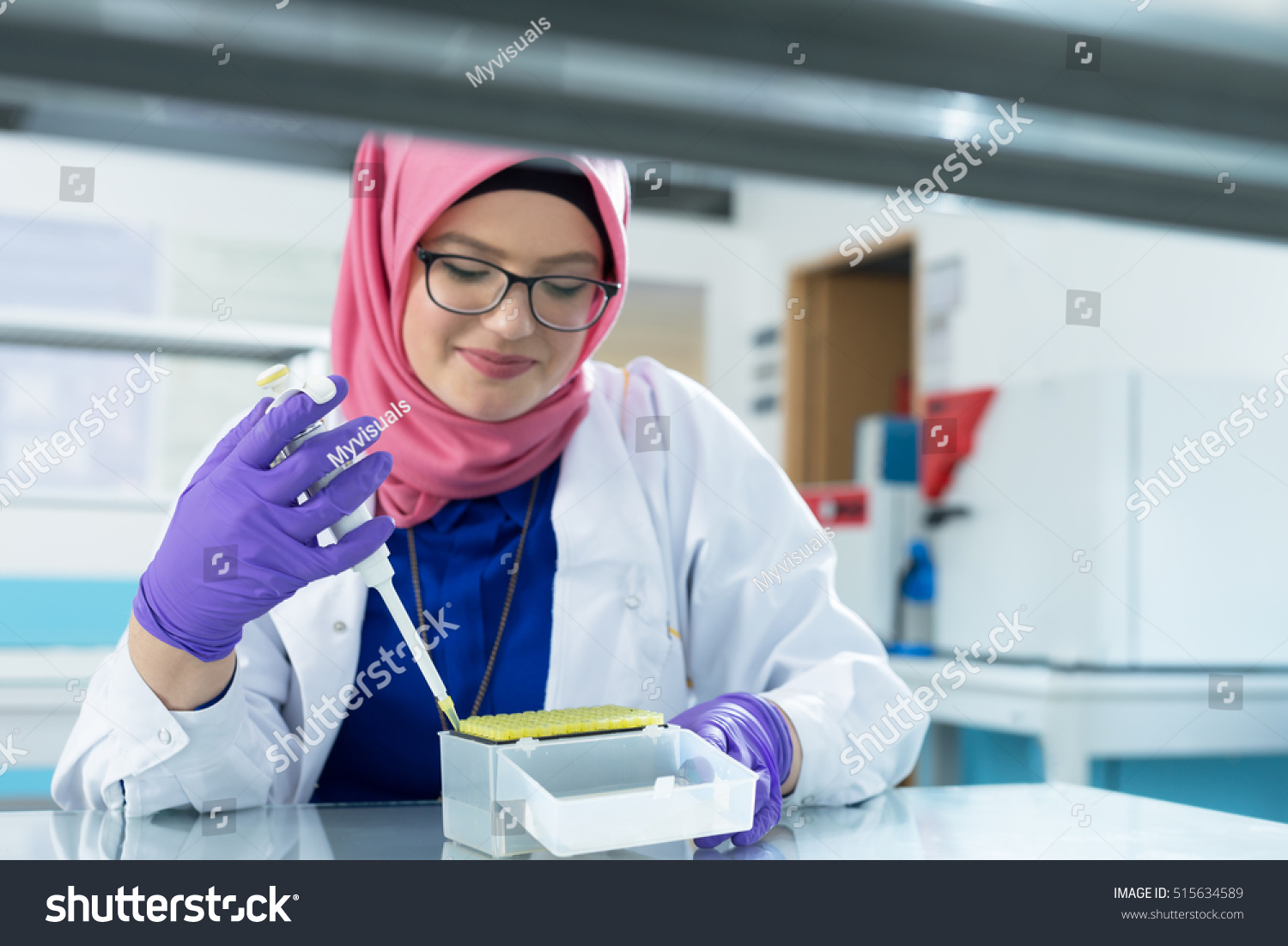 Muslim Lab Worker Hijab Researcher Doing Stock Photo 515634589 ...