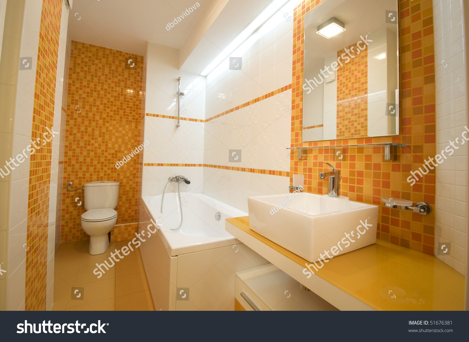 Оранжевая ванная комната в мозаике