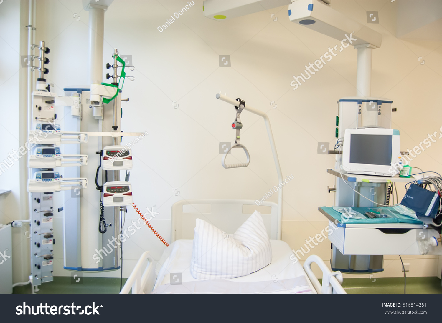 Intensive Care Unit Trauma Care Unit Stock Photo 516814261 | Shutterstock