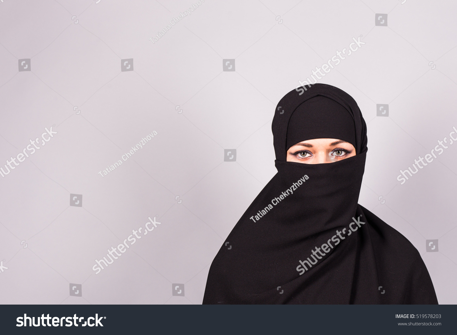 Portrait Arabic Young Woman Her Beautiful Stock Photo 519578203 ...