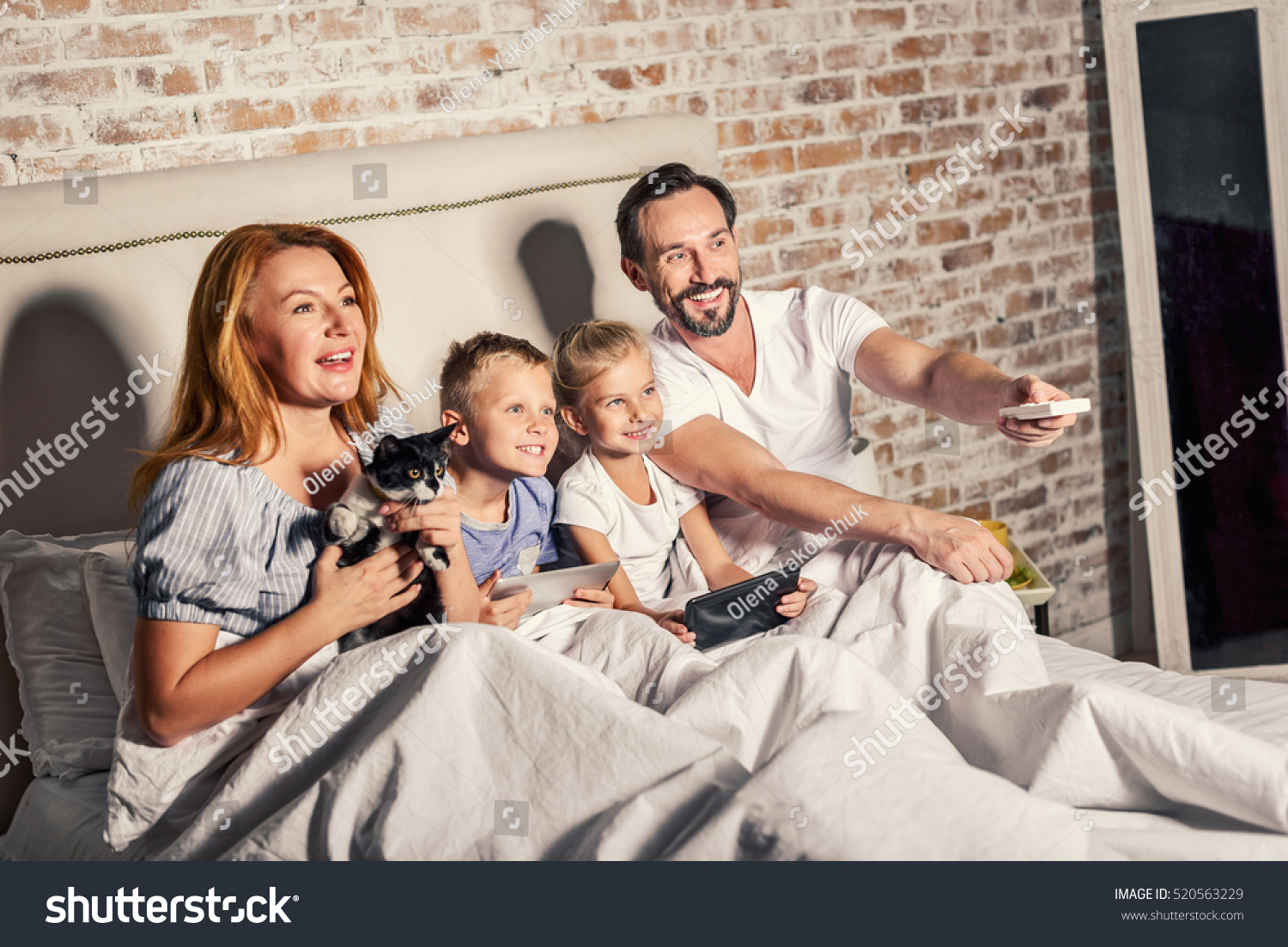 Parents Children Enjoying Time Together Stock Photo 520563229 ...