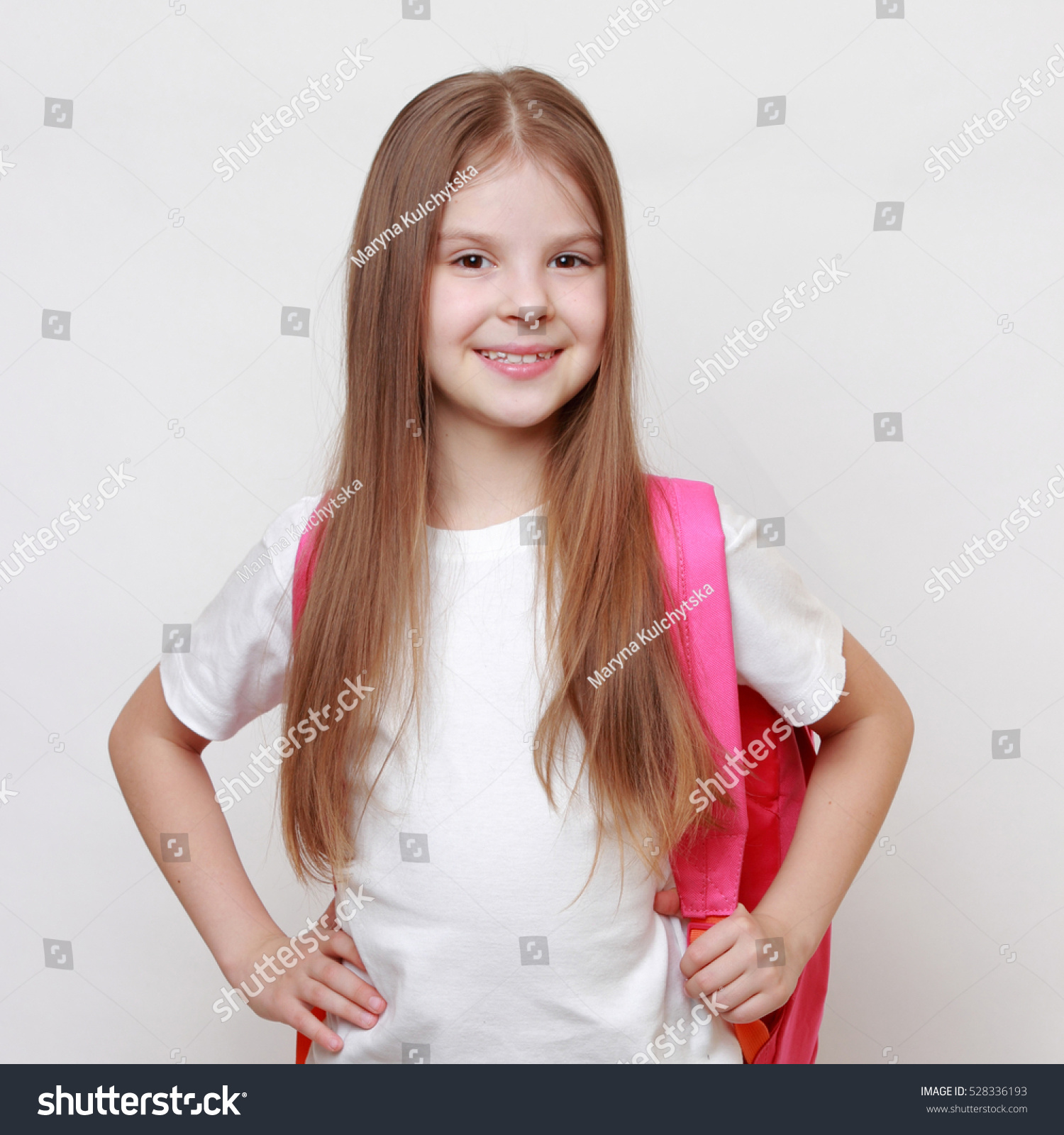 Little Girl School Bag Stock Photo 528336193 | Shutterstock