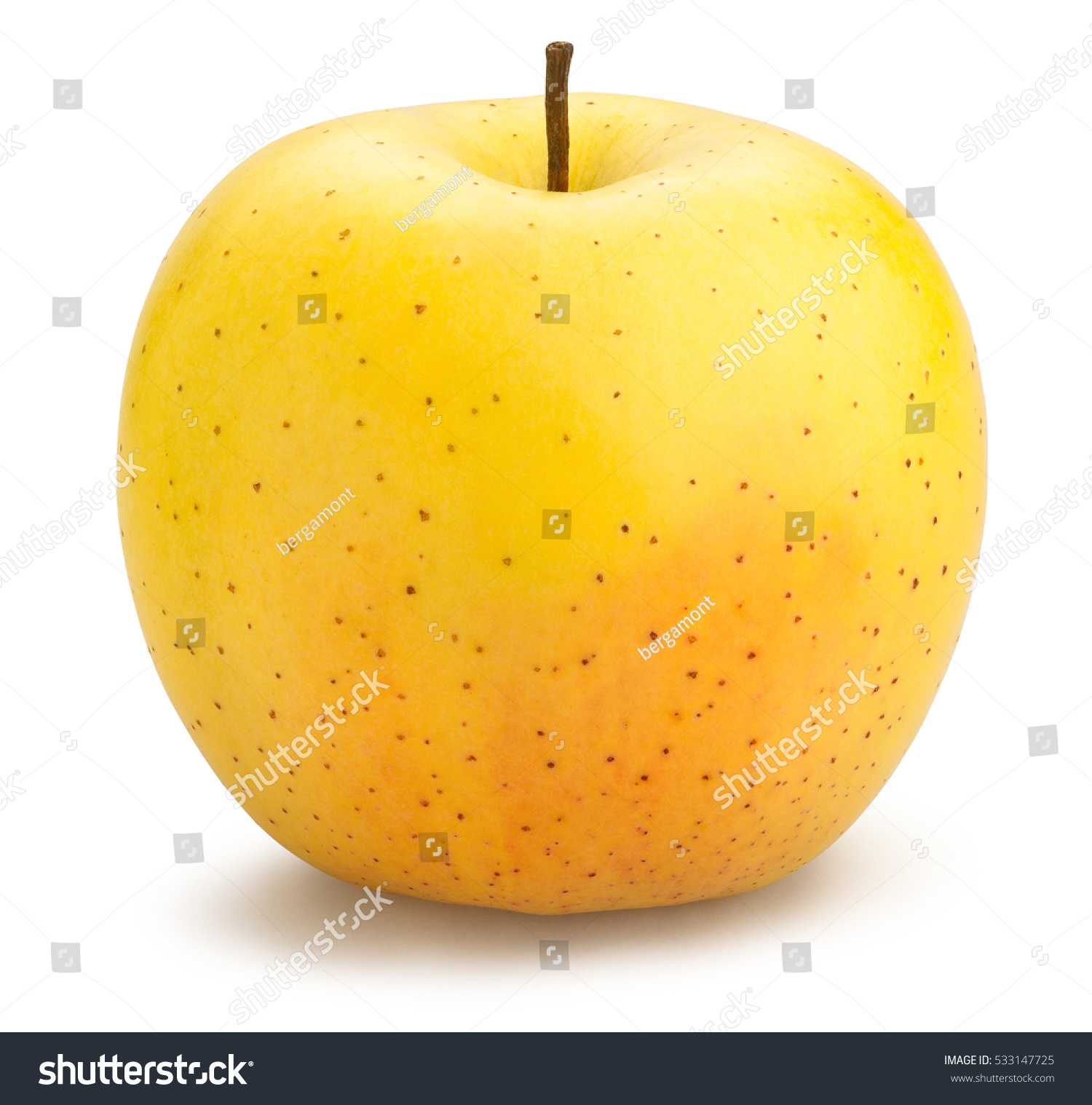 Яблоки Голден Делишес на белом фоне