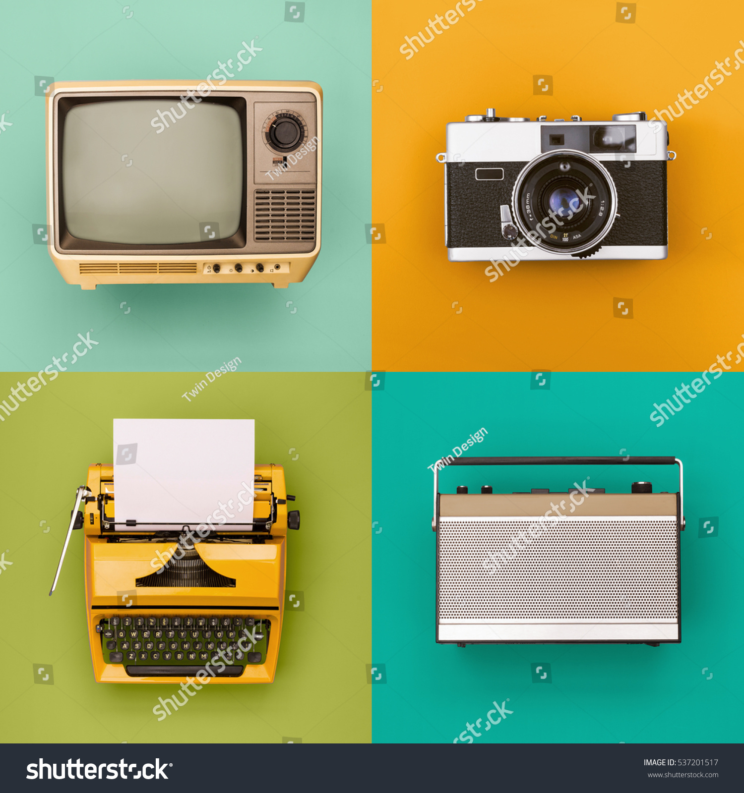 Vintage Retro Electronics Set Stock Photo 537201517 | Shutterstock