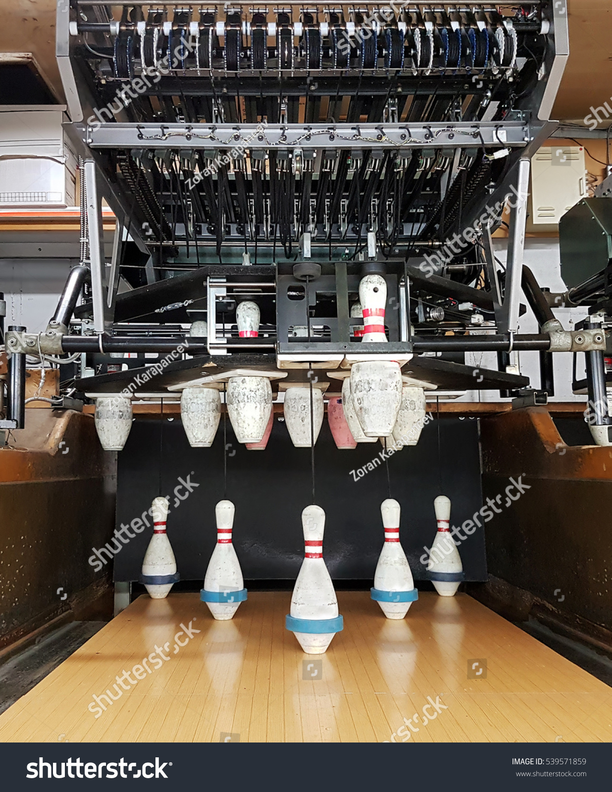 bowling pin setting machine