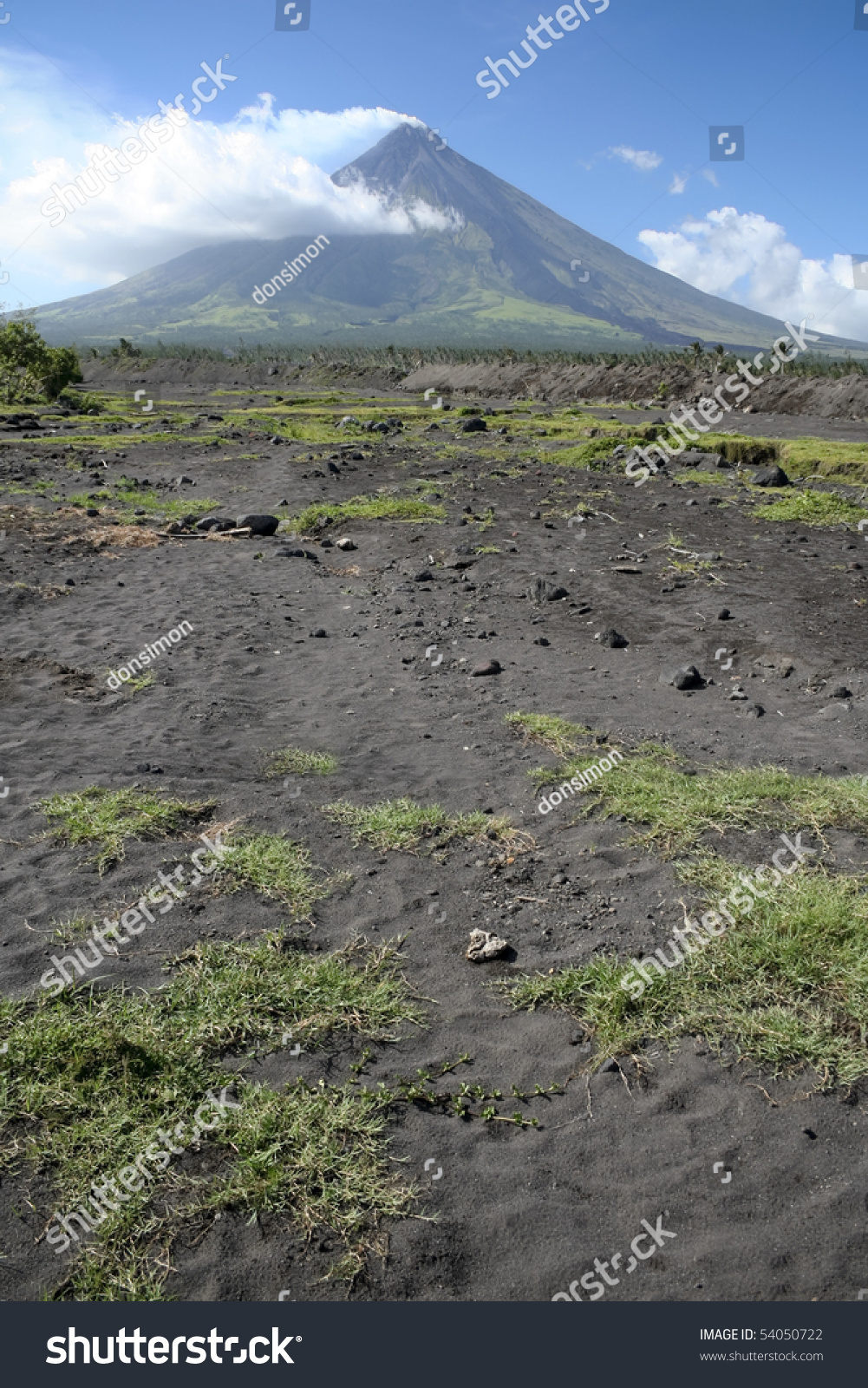 Symmetrical Cone Mount Mayon Active Volcano Stock Photo 54050722 