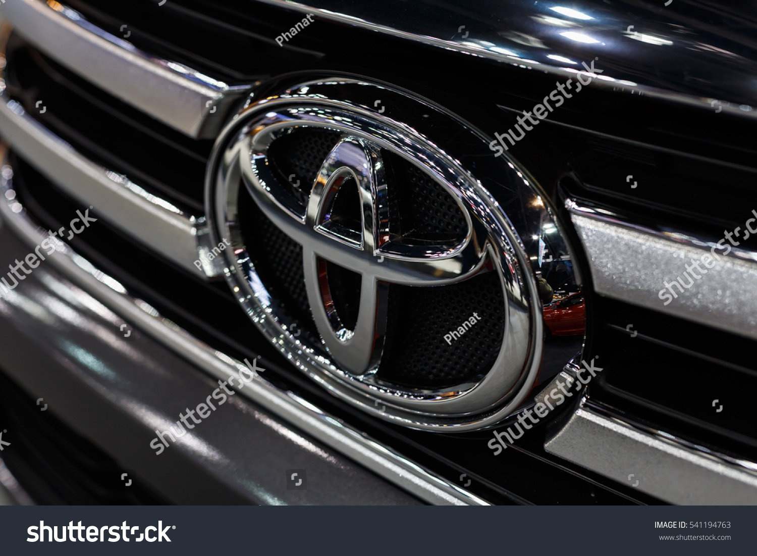 Bangkok December 8 Logo Toyota Car Stock Photo 541194763 | Shutterstock