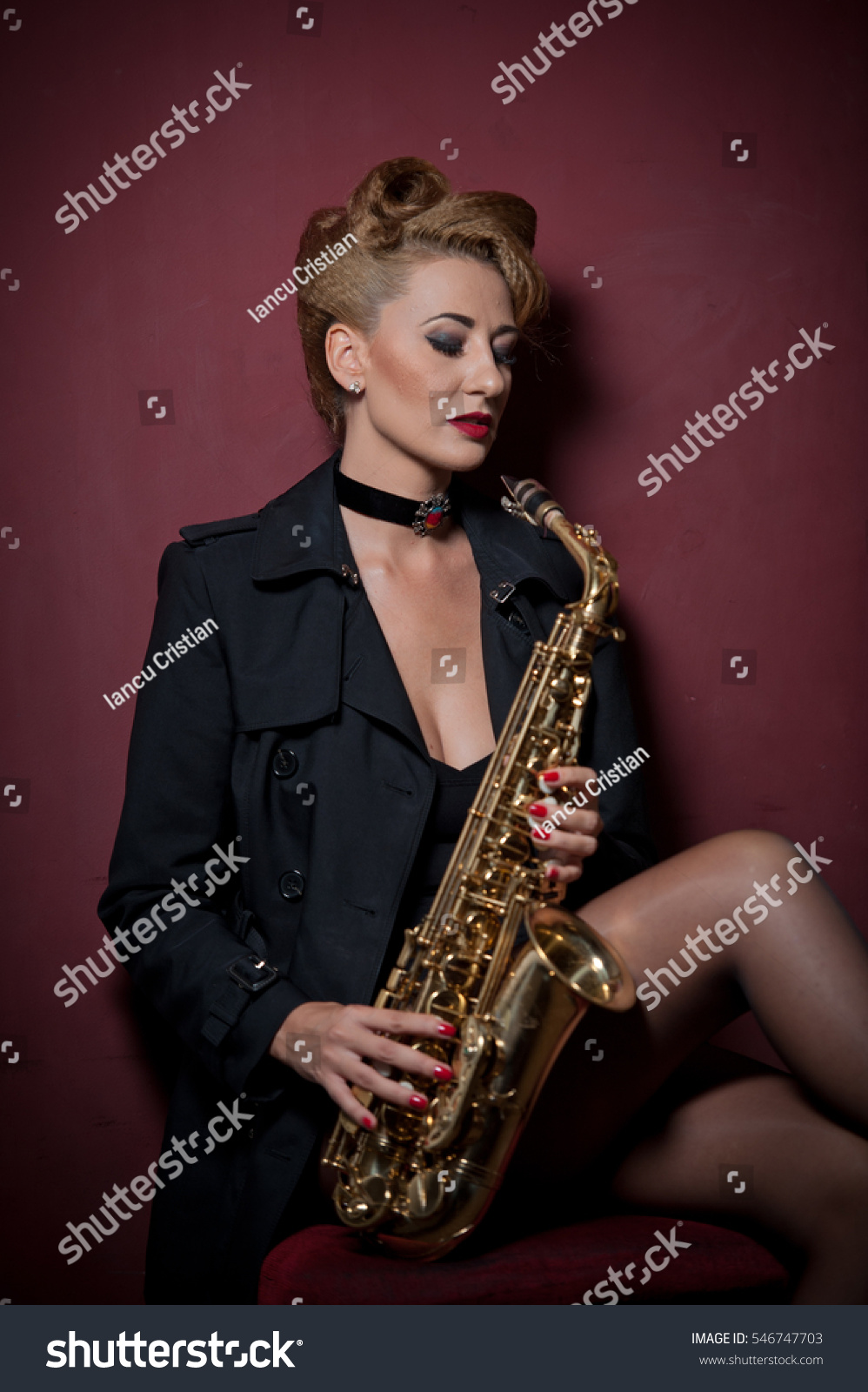 Sexy Attractive Woman Saxophone Posing On Foto Stock 546747703 Shutterstock