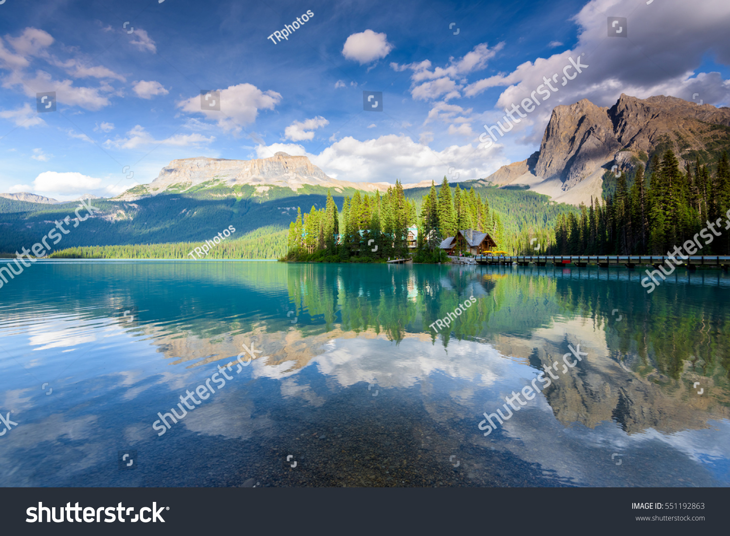 Emerald Lake Banff National Park British Stock Photo 551192863 ...