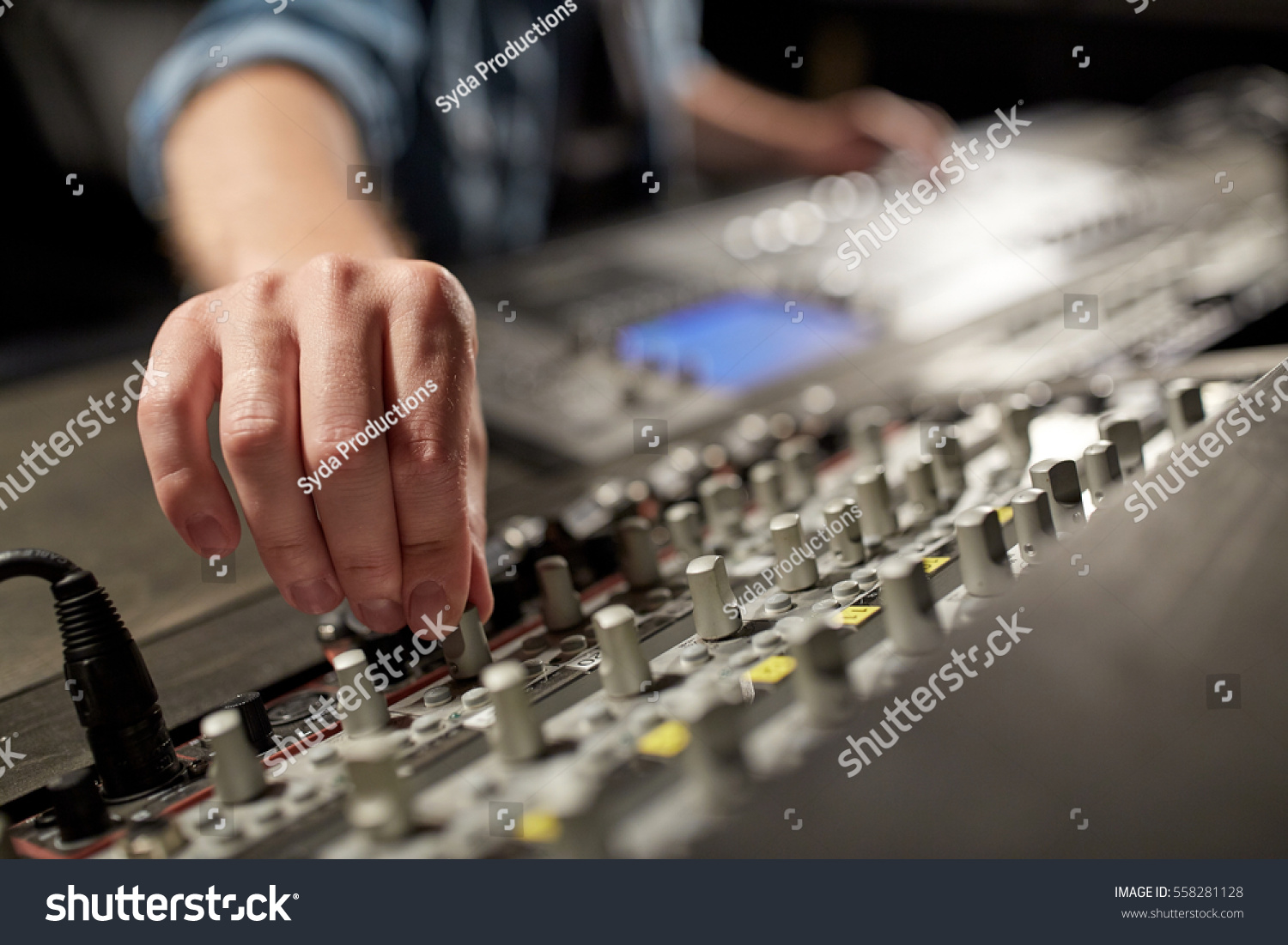13,760 Audio technics Images, Stock Photos & Vectors | Shutterstock