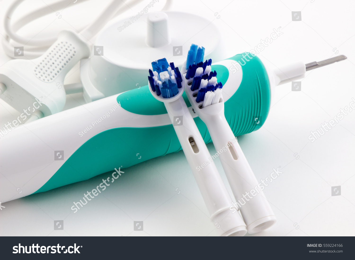 Как работает электрическая щетка. Зубная щетка Electric Toothbrush. Электрическая зубная щётка Usmile y1s. "Electric Toothbrush s3" Sonic Tooth. Электрическая зубная щетка в ванной.