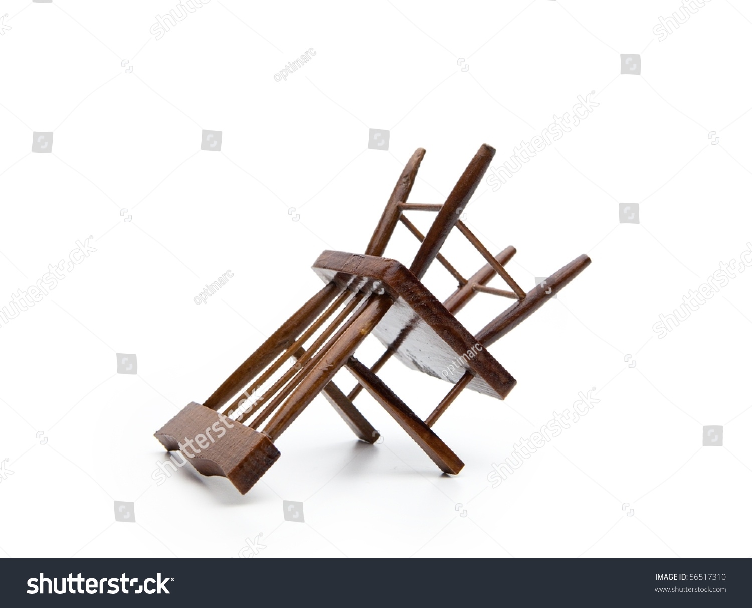 Перевернутый стул